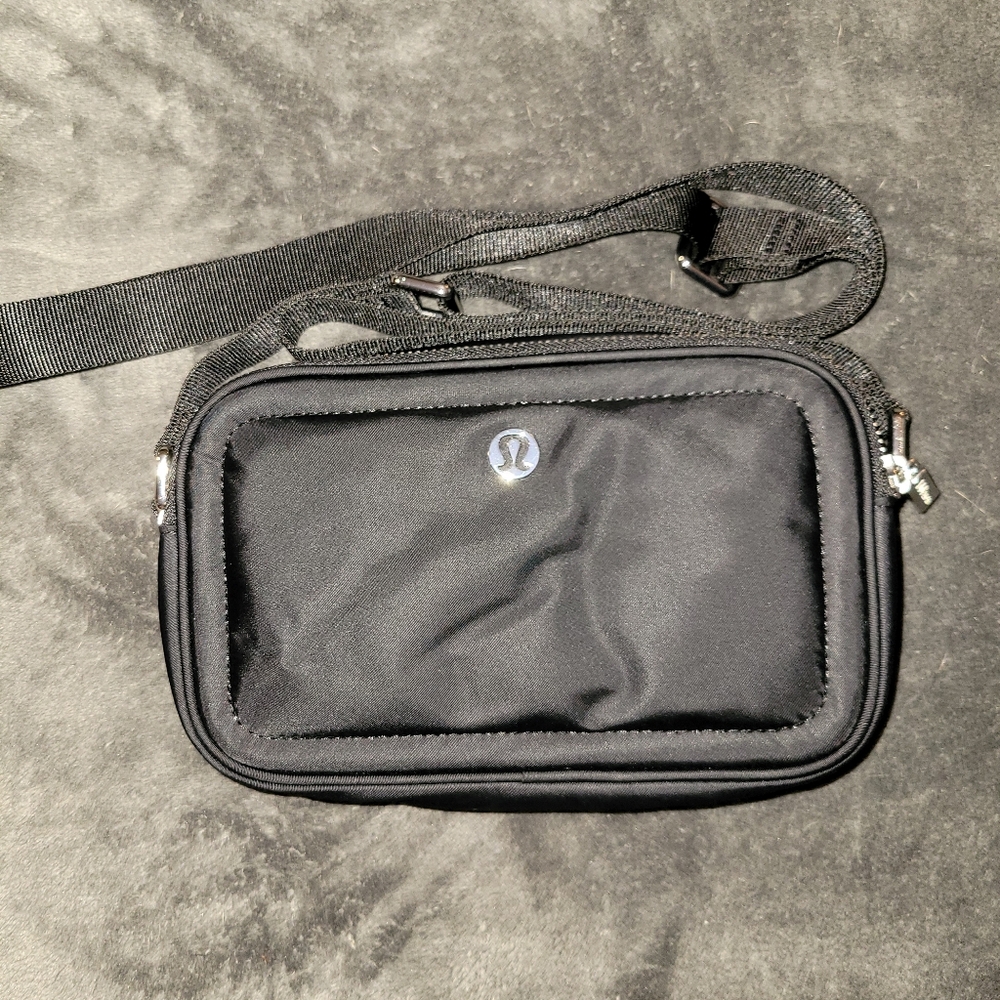 Lululemon crossbody camera bag